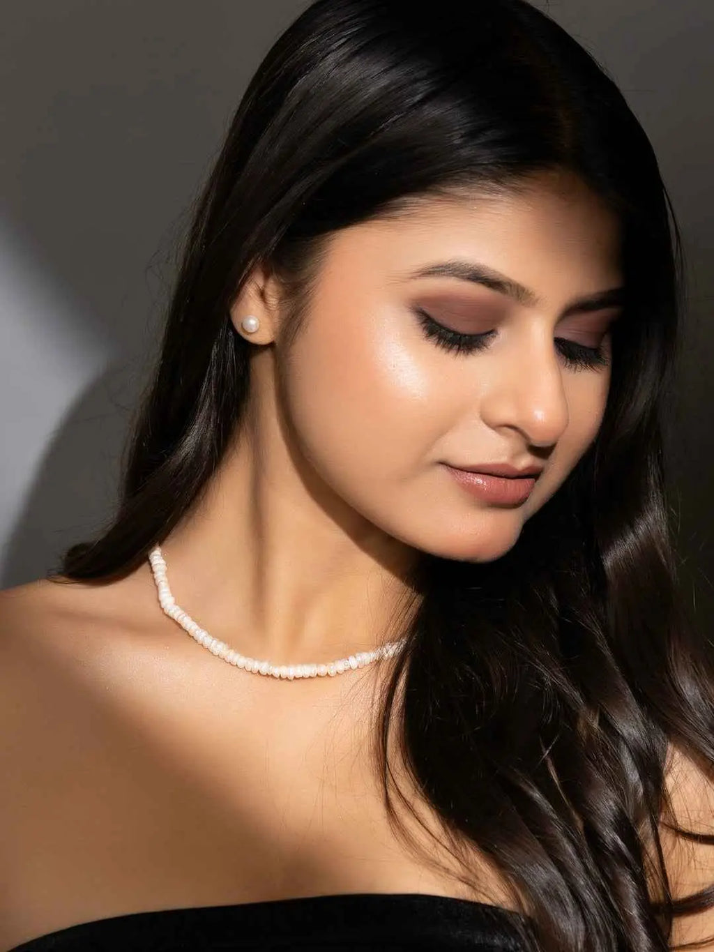 Elegant handmade pearl necklace set in white, perfect for adding sophistication to any outfit.
