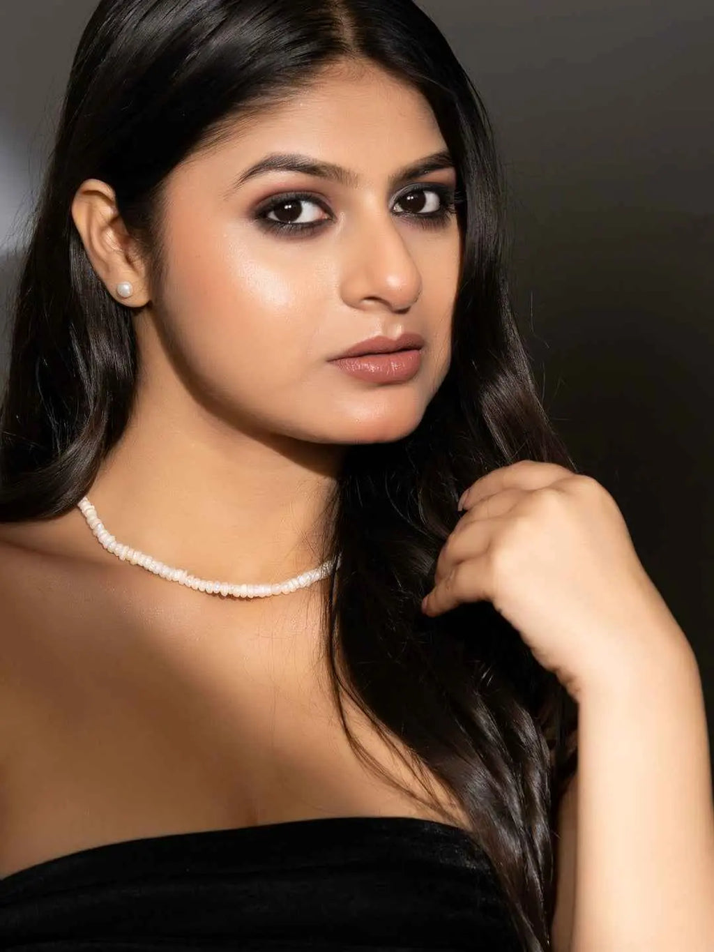 Elegant handmade pearl necklace set in white, perfect for adding sophistication to any outfit.