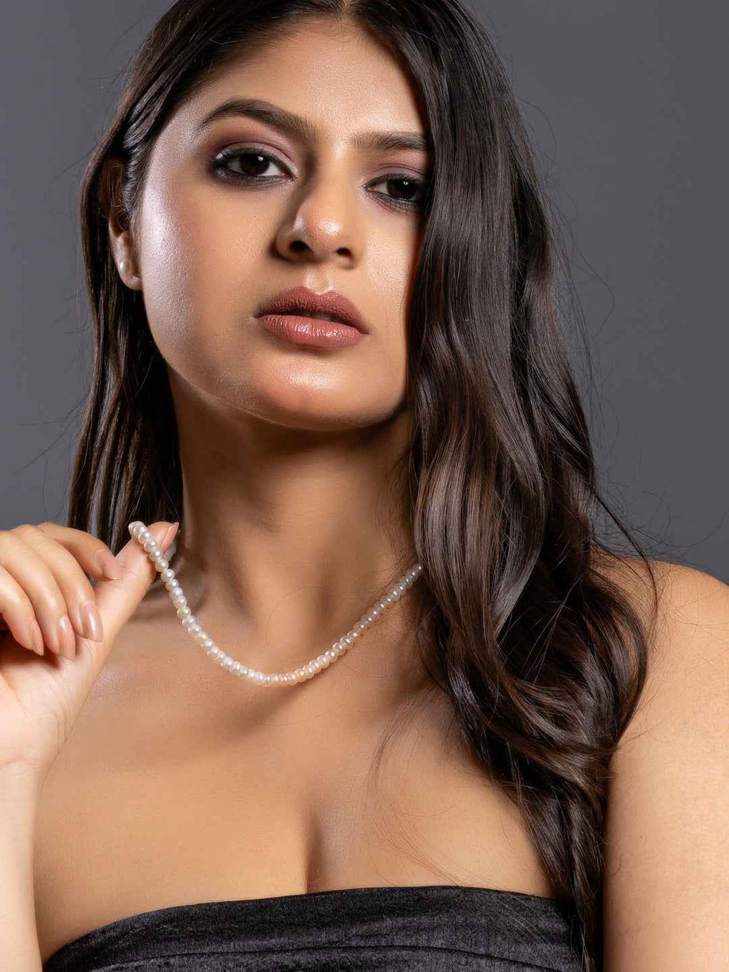 Elegant handmade pearl necklace set featuring lustrous multi-colored pearls, perfect for special occasions.