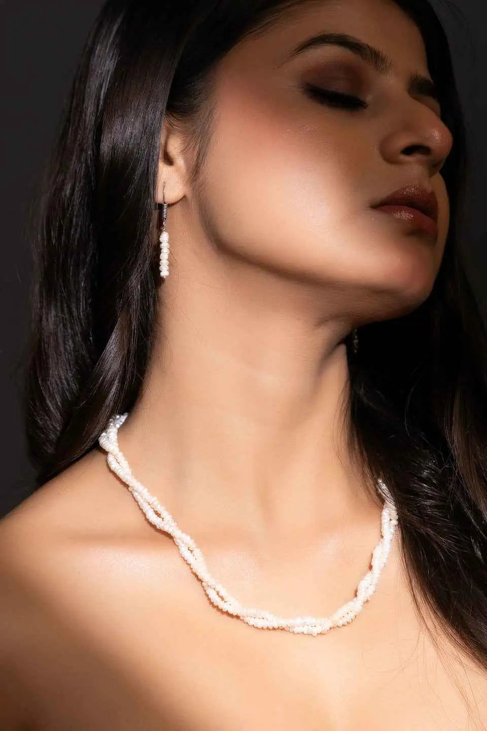 Handmade pearl necklace set in white with twisted pearls, perfect for elegant occasions