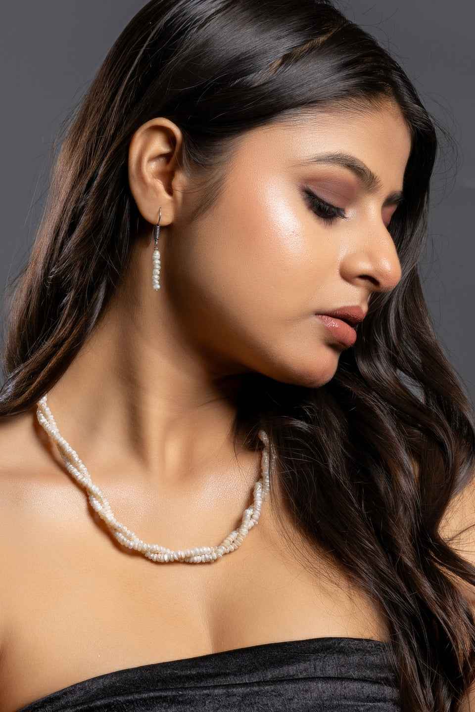 Elegant pearl necklace set featuring hand-crafted white pearls and matching earrings